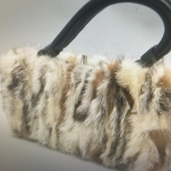 Gorgeous Mink fur purse with matching Mink  and leather gloves - Picture 12 of 12